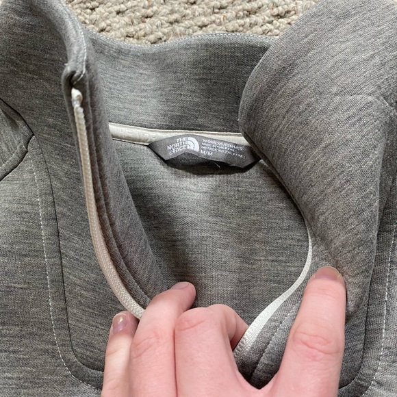 The North Face cropped sweatshirt - Picture 2 of 3